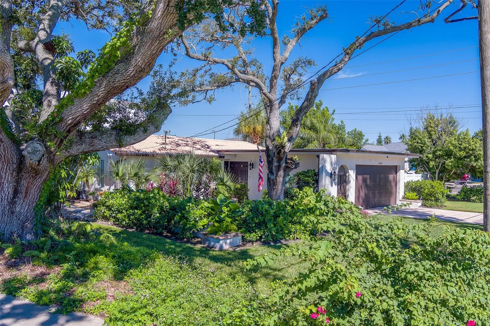 1040 PALM DR