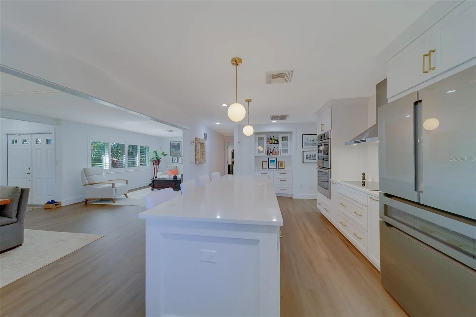 1040 PALM DR