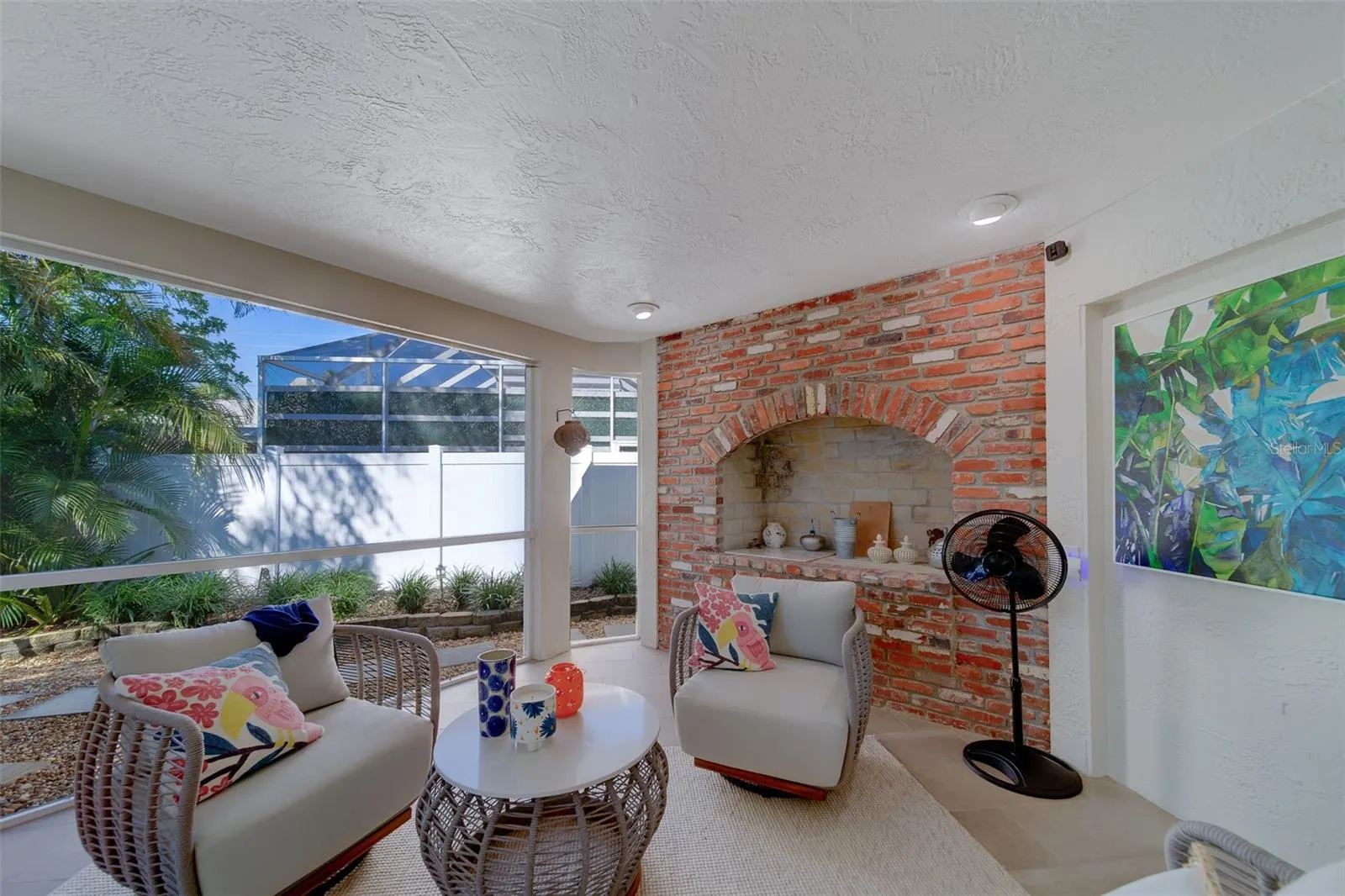 1040 PALM DR