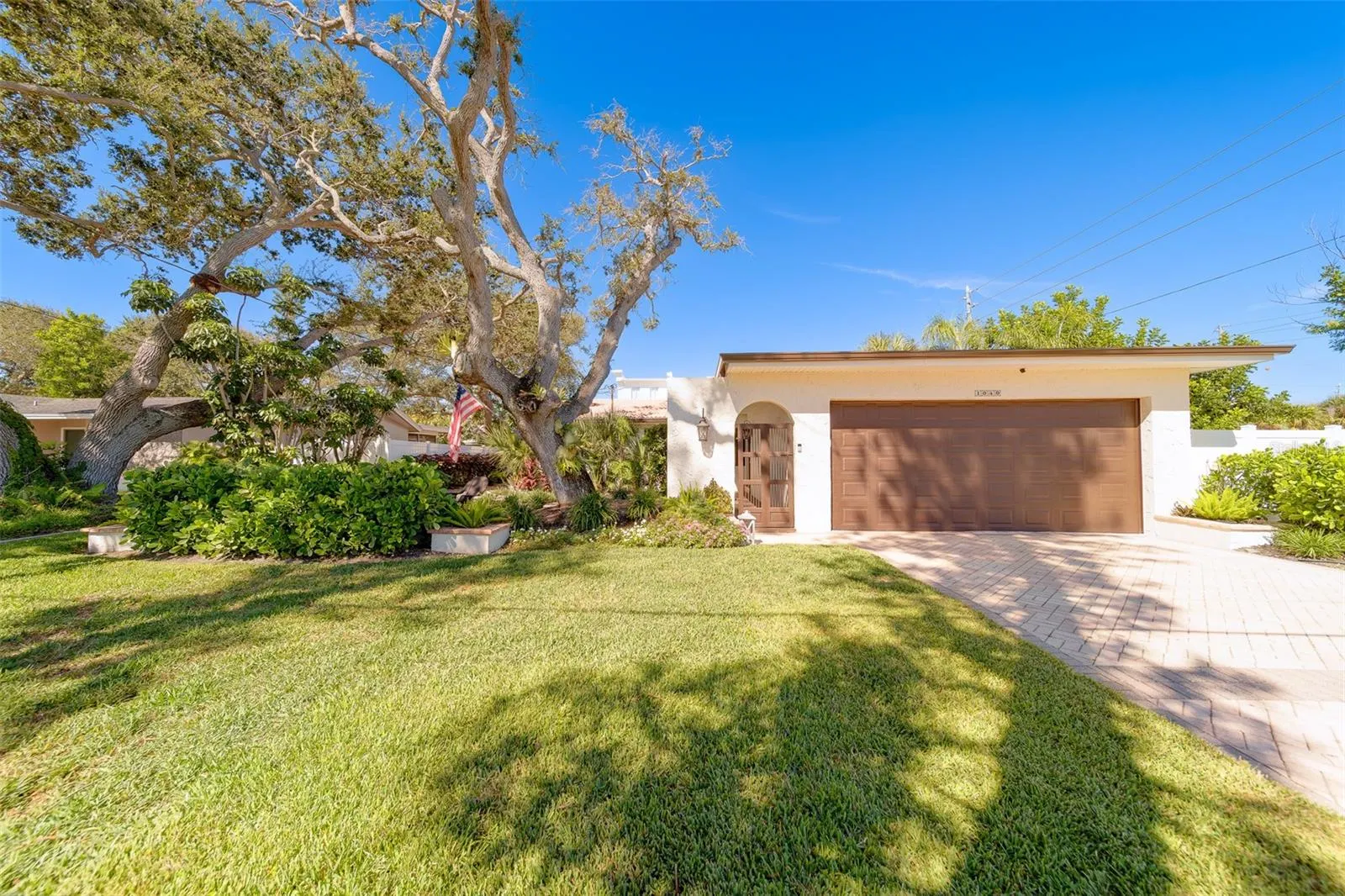 1040 PALM DR