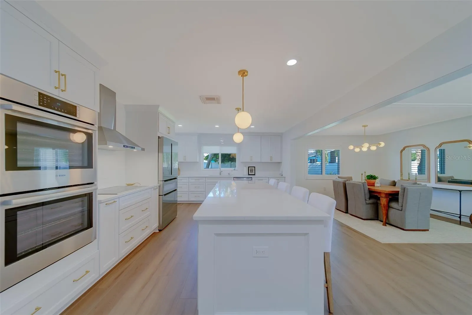 1040 PALM DR