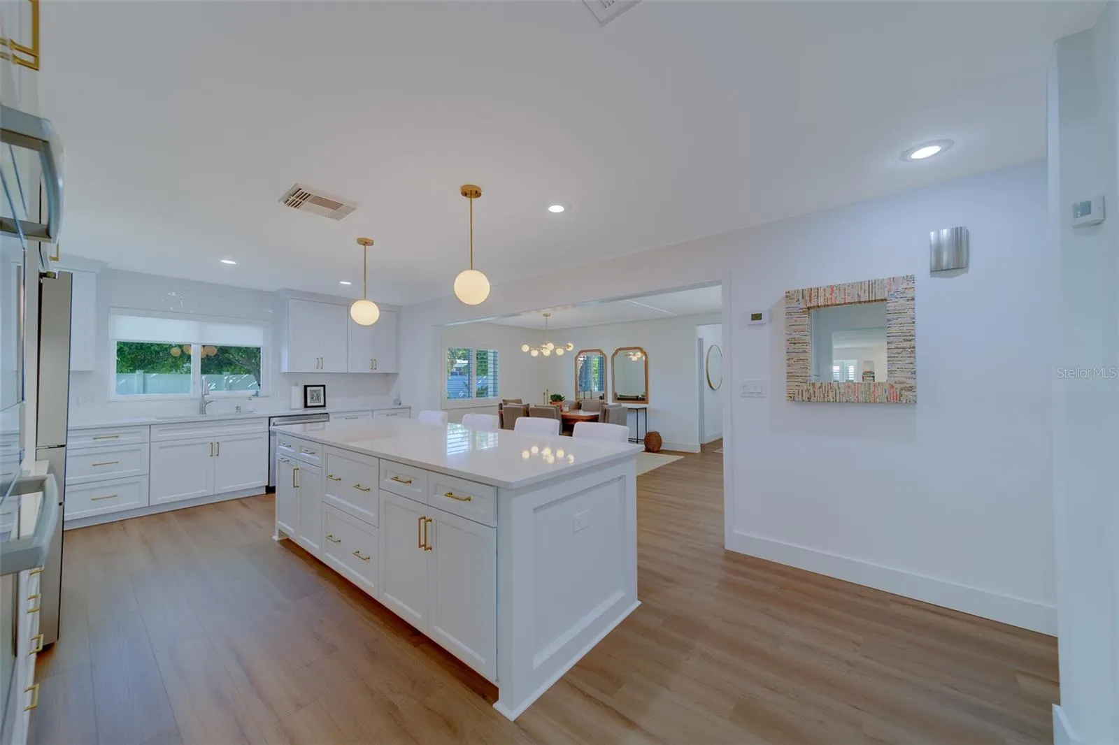 1040 PALM DR