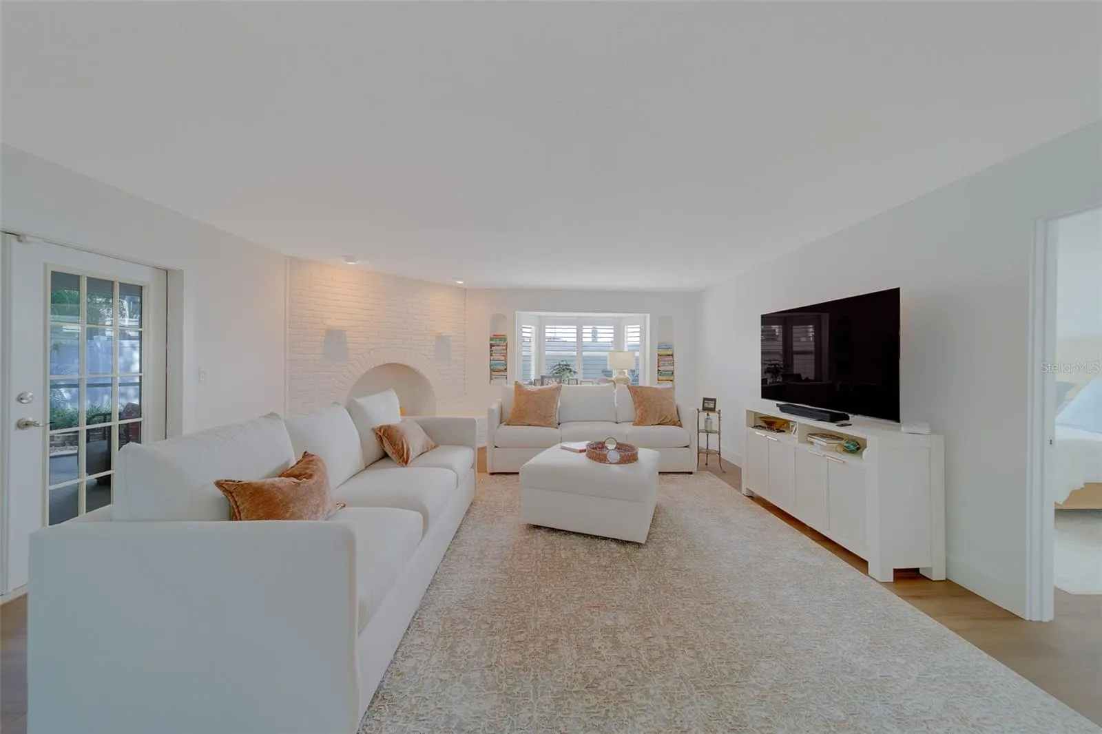 1040 PALM DR