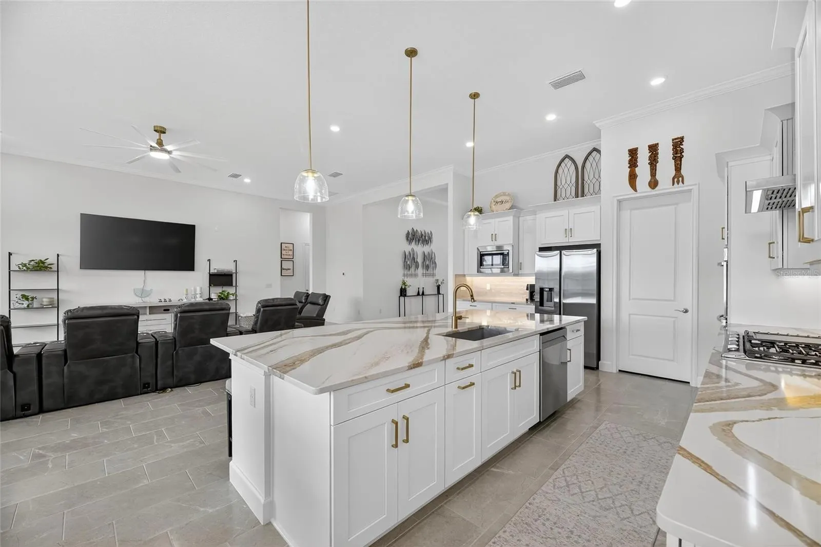 5975 BLAKENEY LOOP