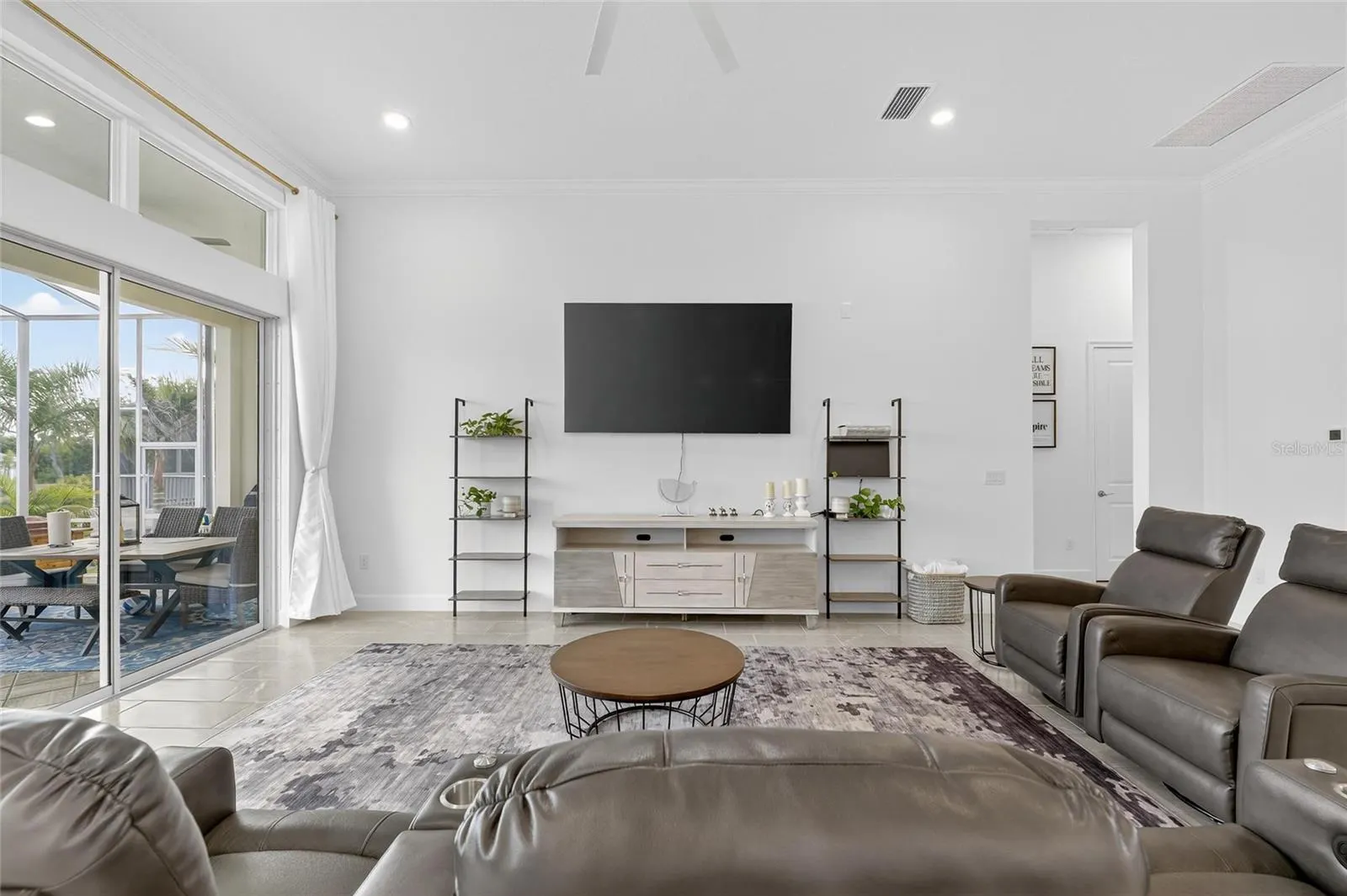 5975 BLAKENEY LOOP