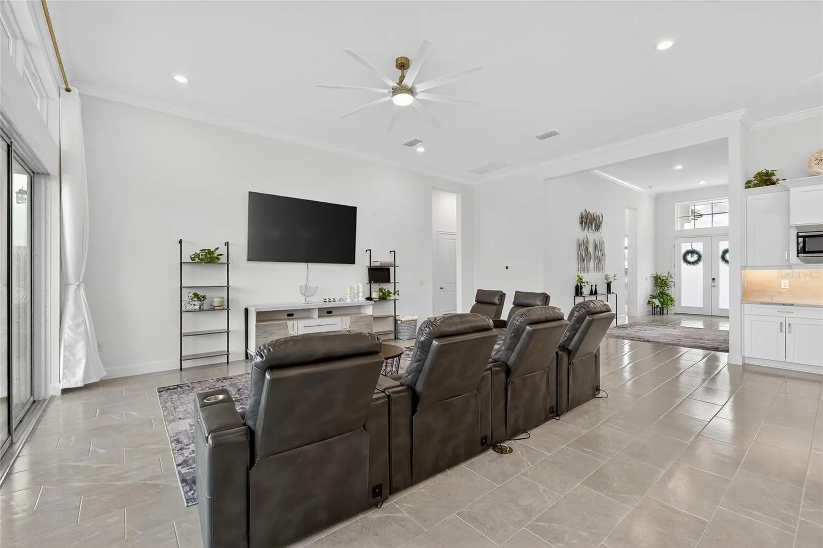 5975 BLAKENEY LOOP