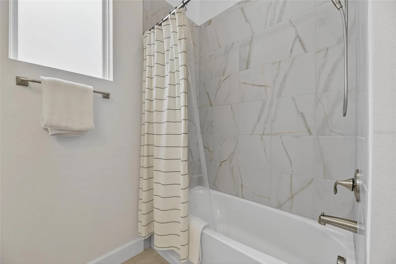 5975 BLAKENEY LOOP