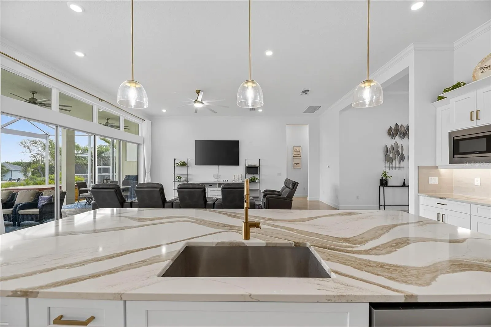 5975 BLAKENEY LOOP