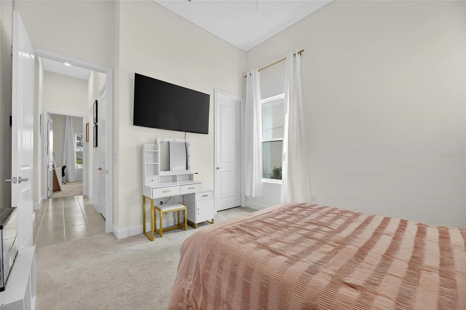 5975 BLAKENEY LOOP