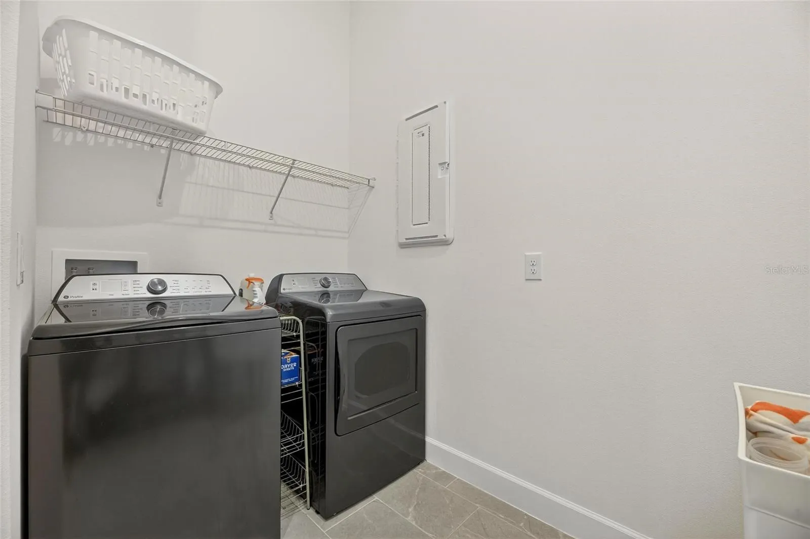5975 BLAKENEY LOOP