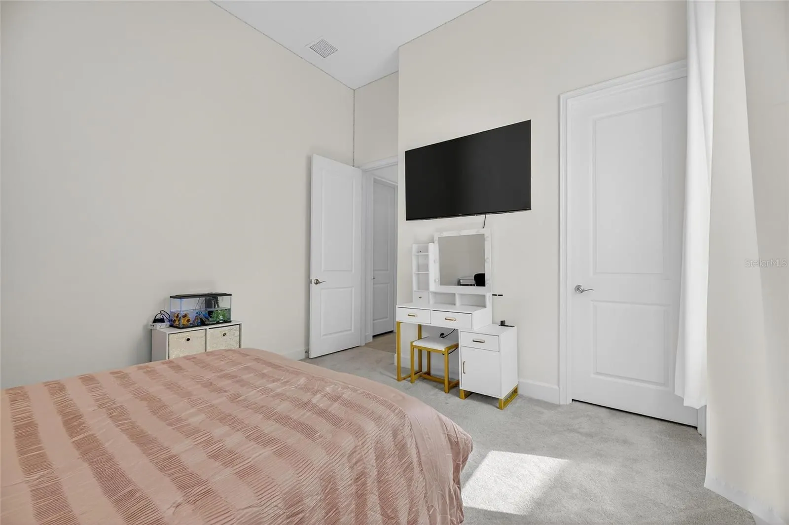 5975 BLAKENEY LOOP