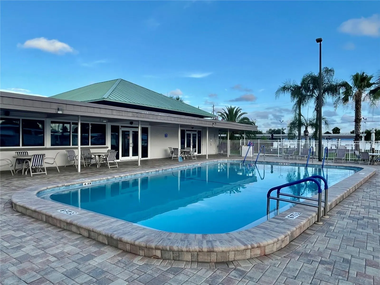 219 SEAGULL DR