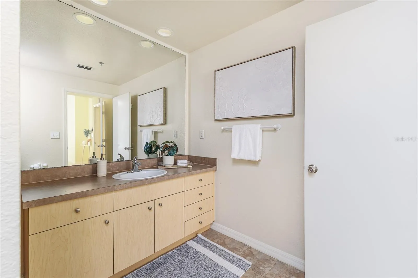 100 4TH AVE S #203, #203