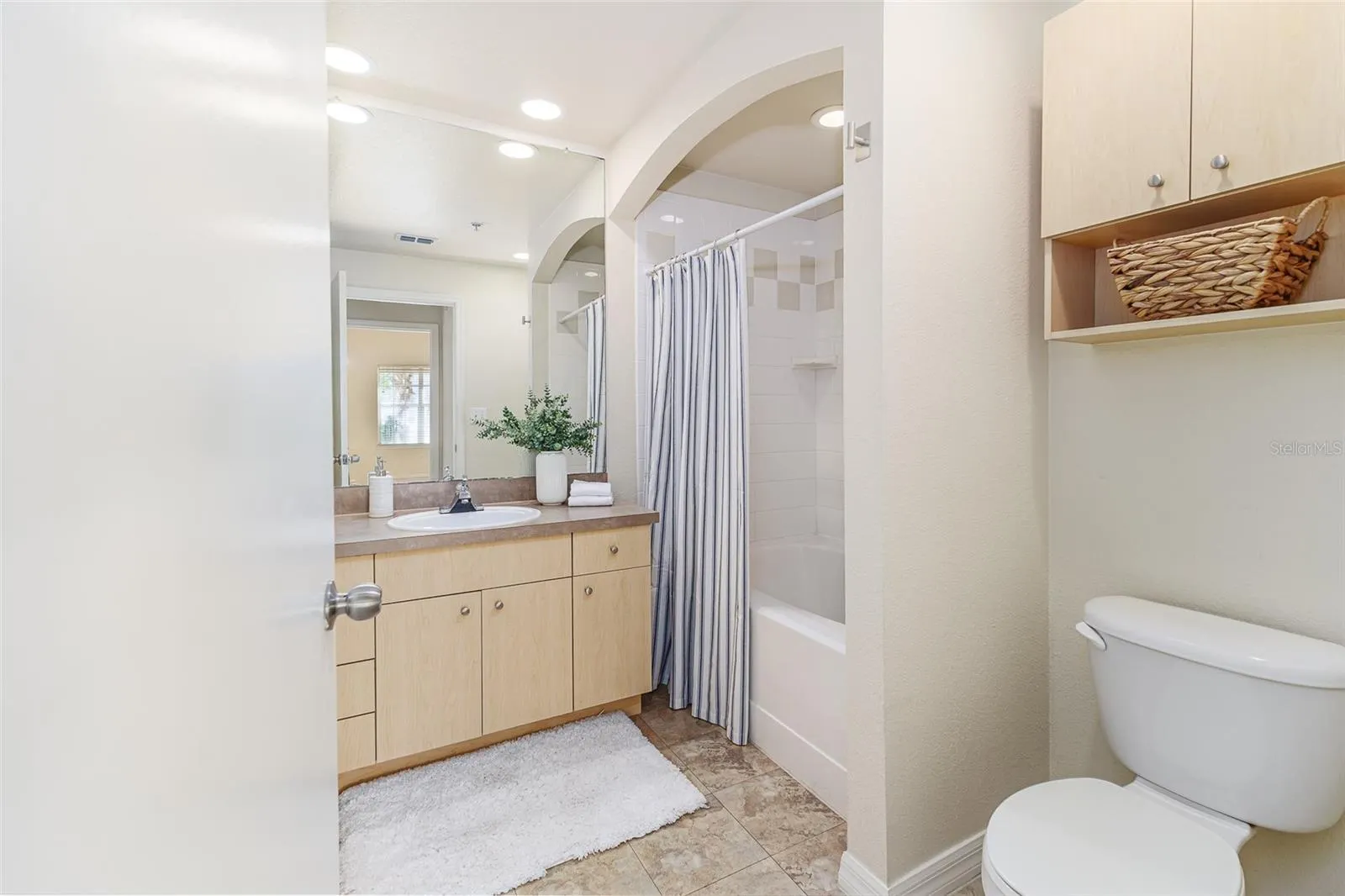 100 4TH AVE S #203, #203