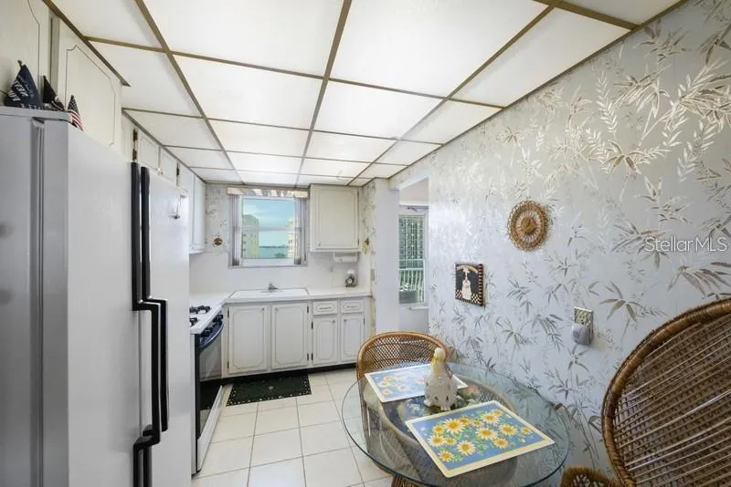 5925 SHORE BLVD S #602, #602