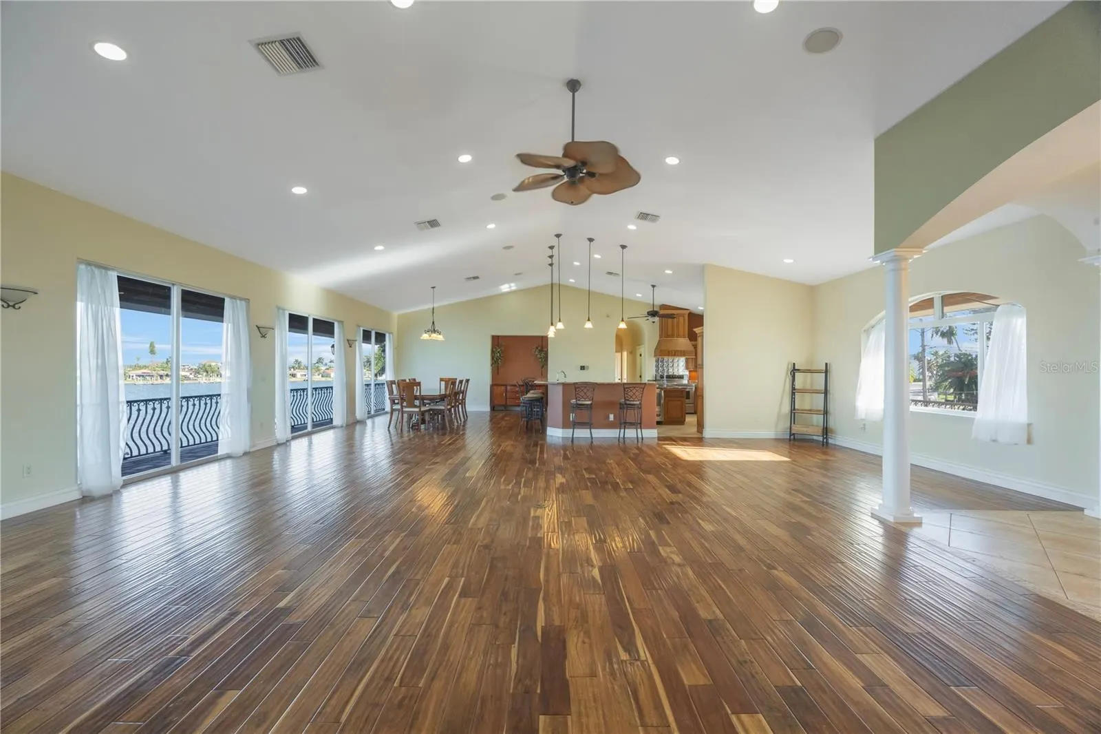 736 PRUITT DR