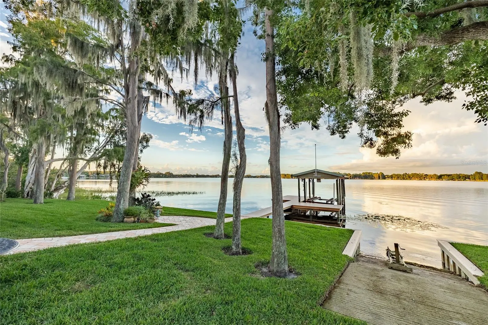 17527 CANAL SHORES DR