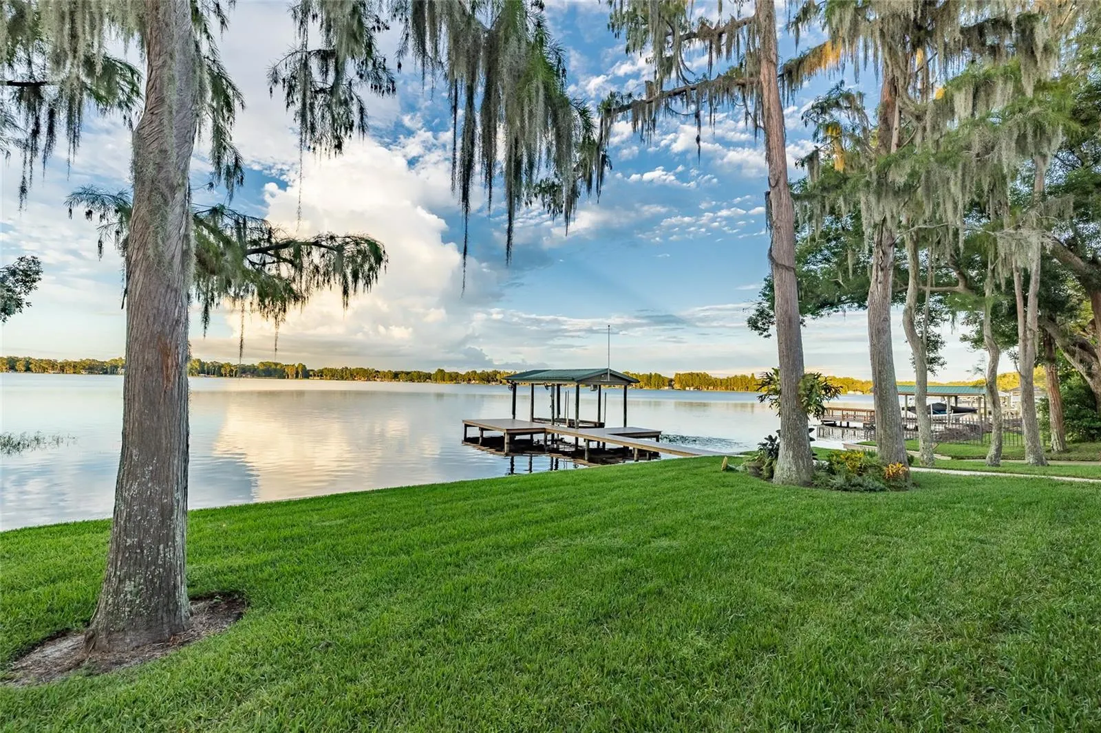 17527 CANAL SHORES DR