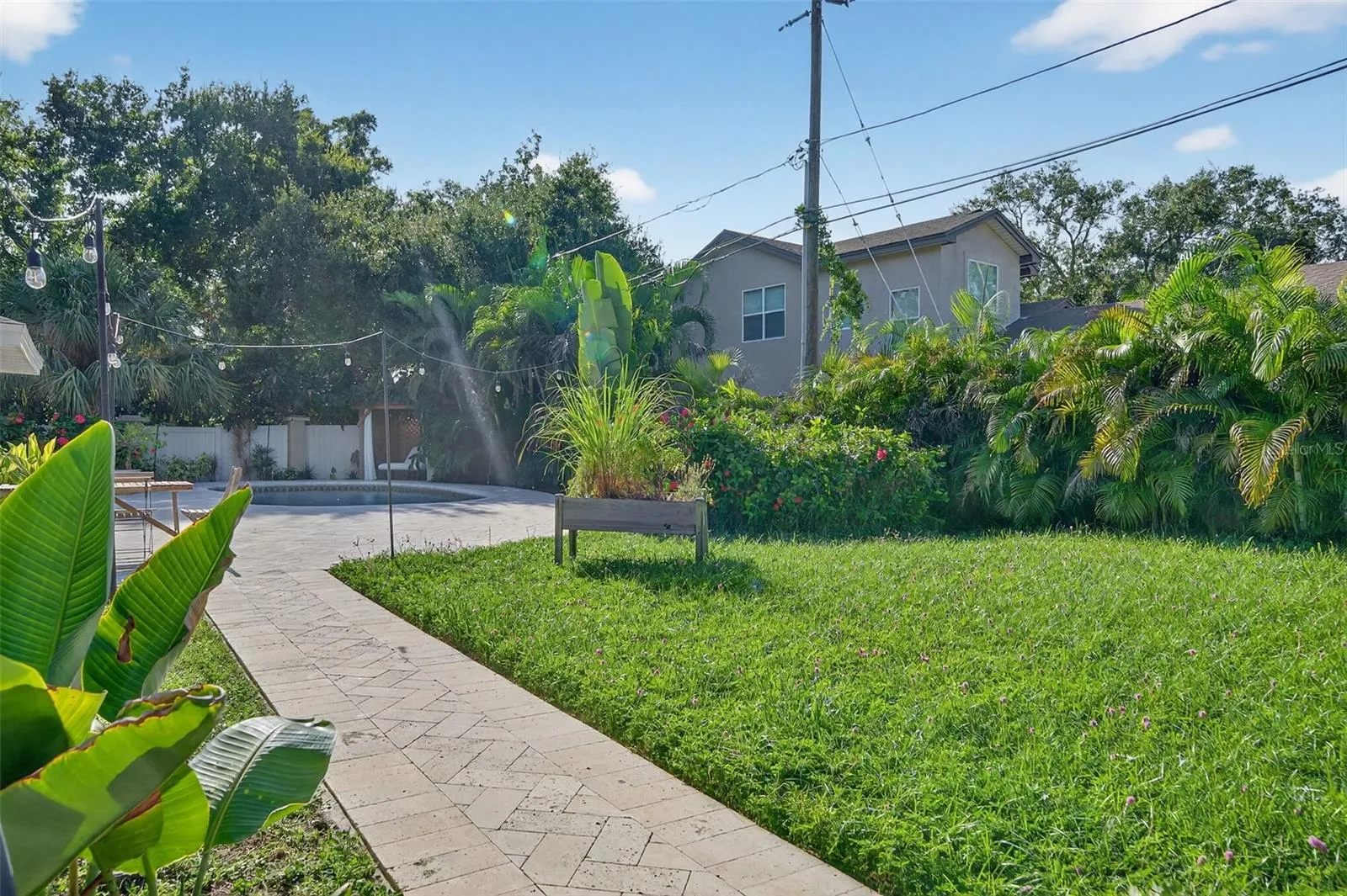 1835 SERPENTINE DR S