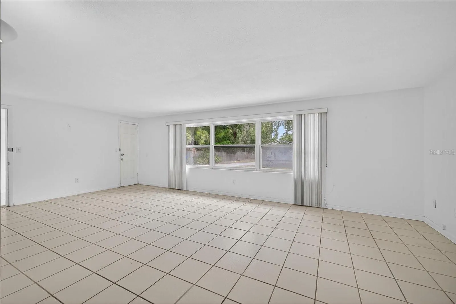 215 EDGEWATER DR