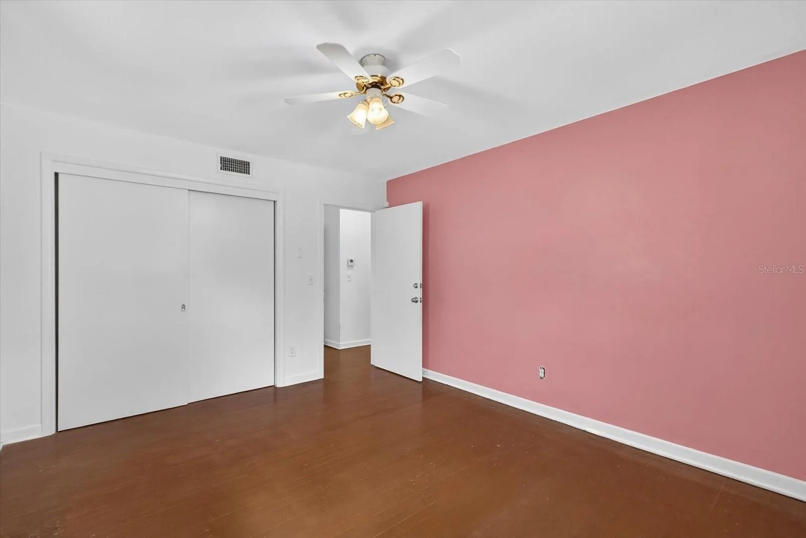 215 EDGEWATER DR