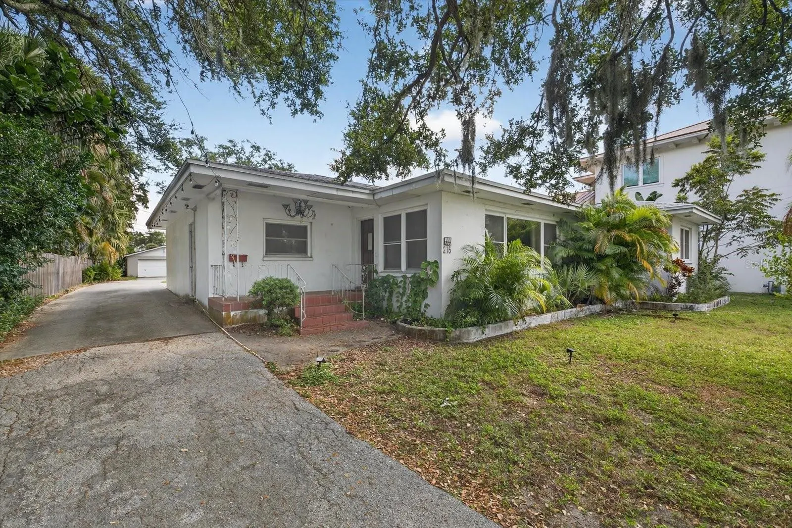 215 EDGEWATER DR