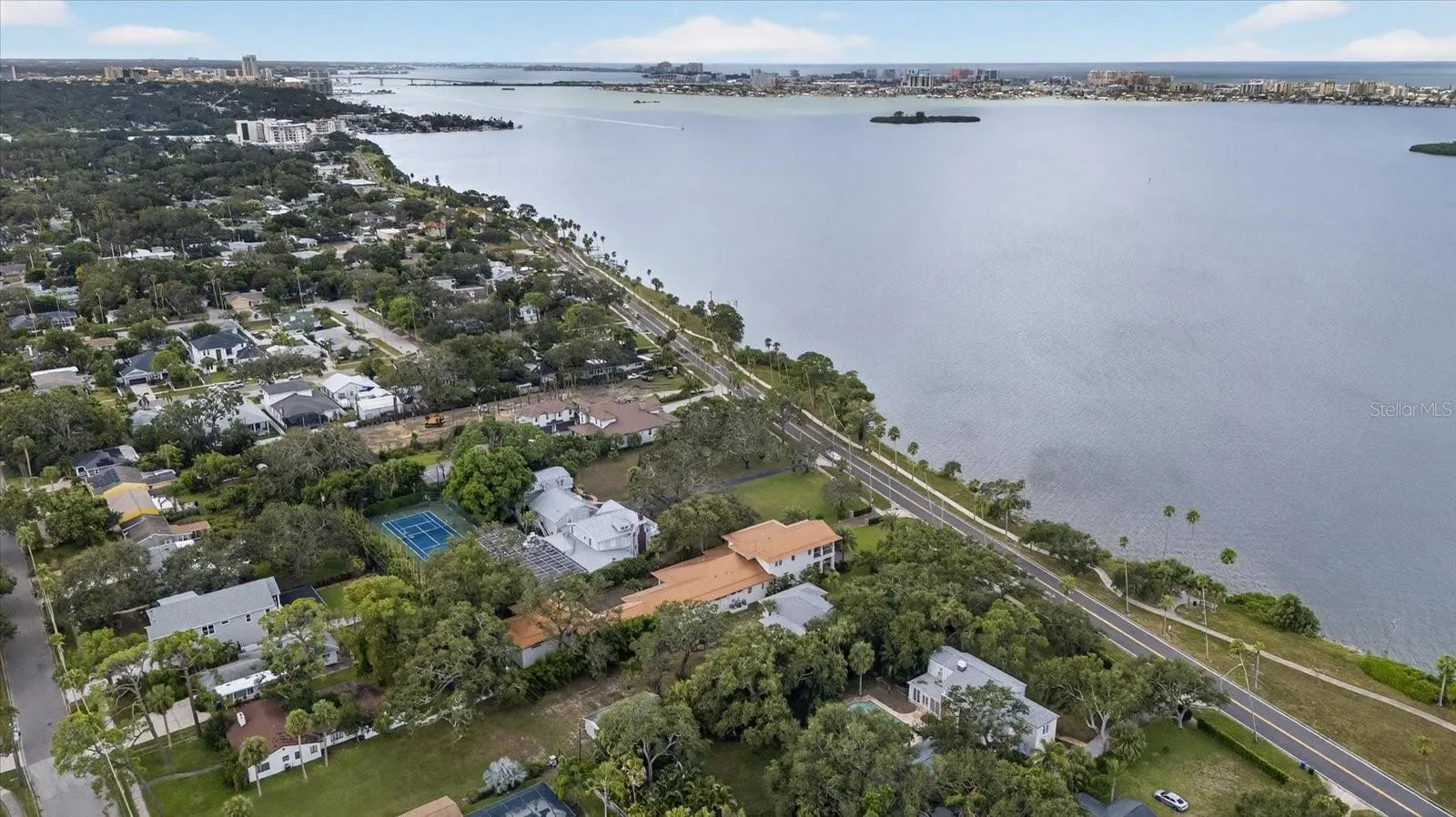 215 EDGEWATER DR
