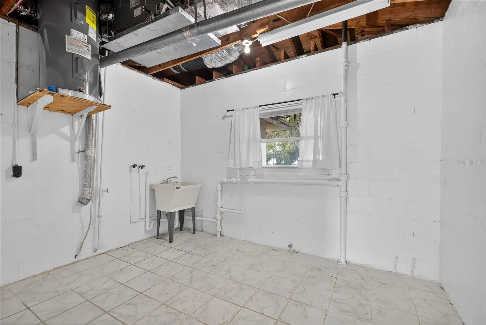 215 EDGEWATER DR