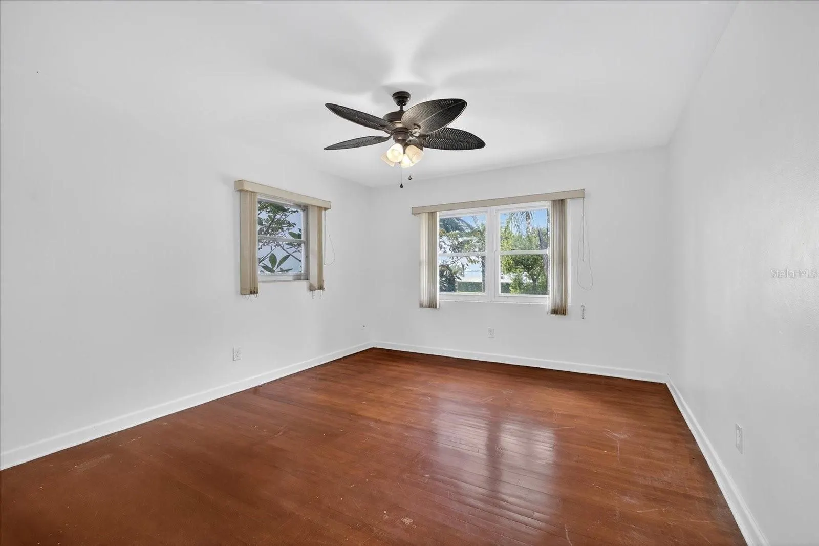 215 EDGEWATER DR