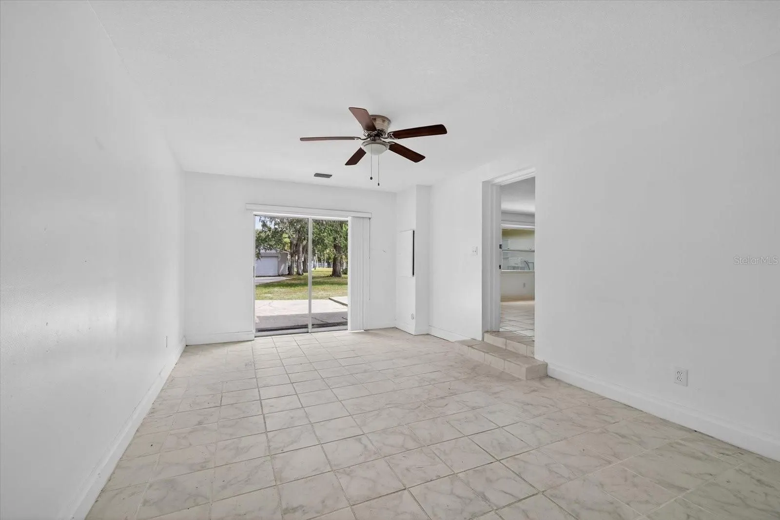 215 EDGEWATER DR