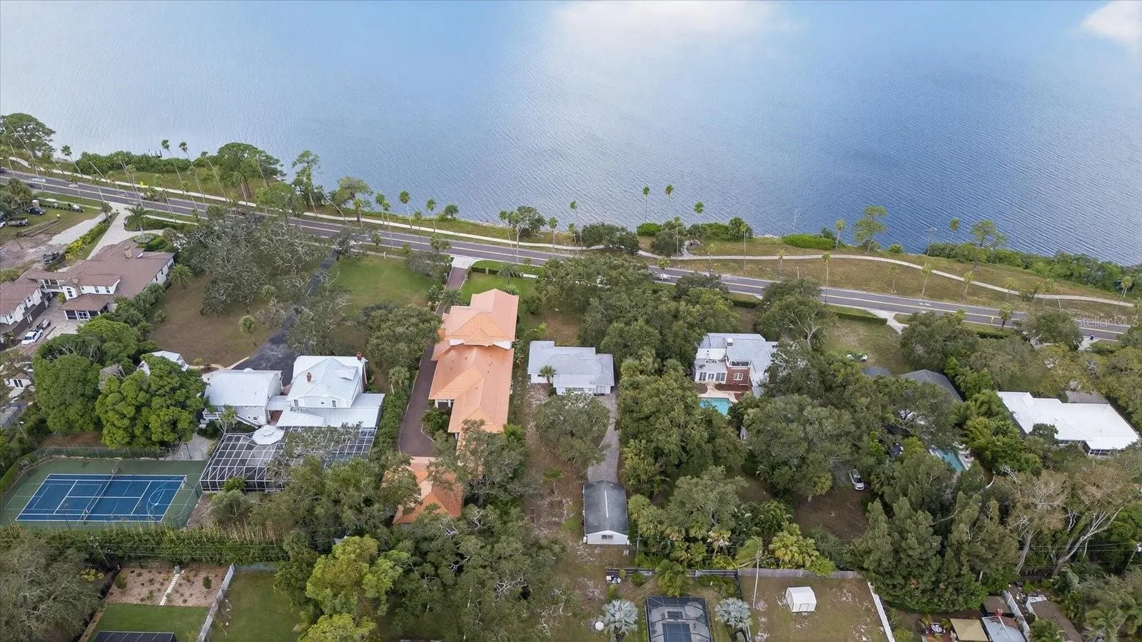 215 EDGEWATER DR