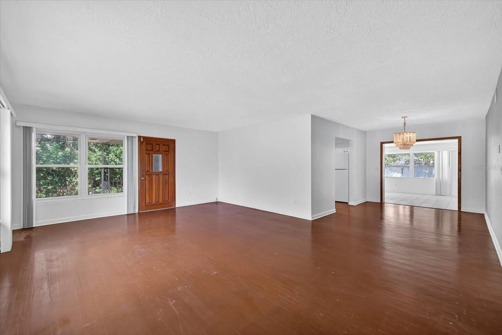 215 EDGEWATER DR