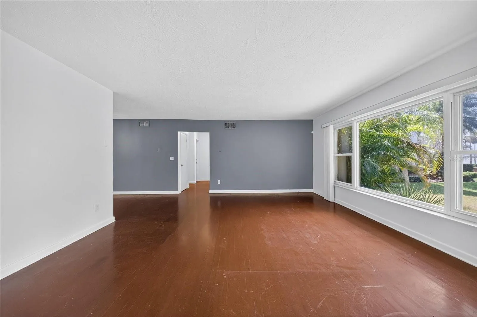 215 EDGEWATER DR