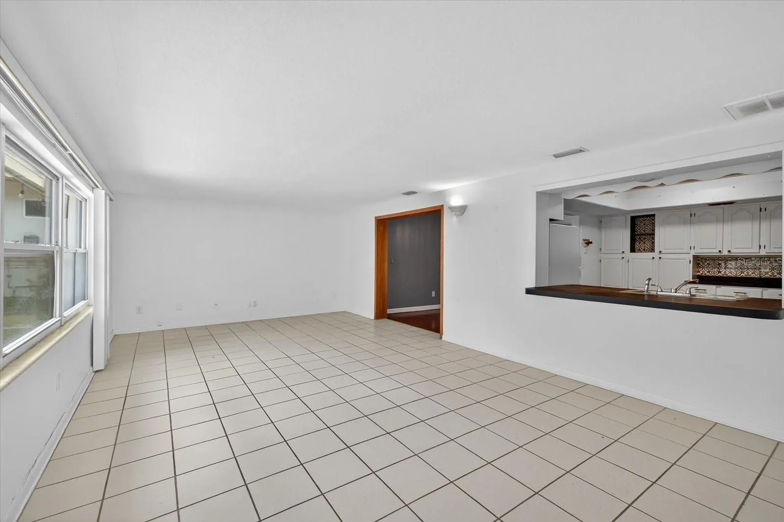 215 EDGEWATER DR