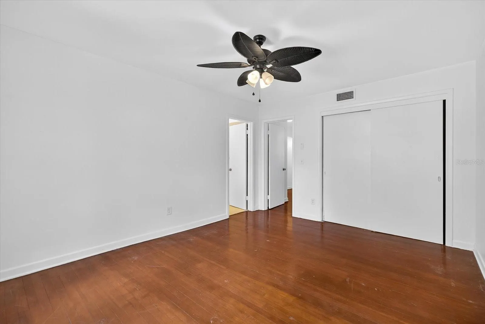 215 EDGEWATER DR