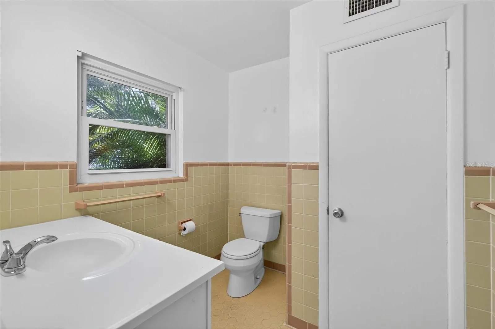 215 EDGEWATER DR