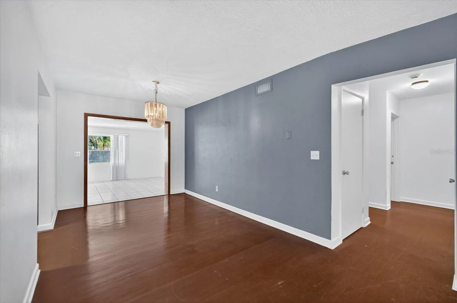 215 EDGEWATER DR