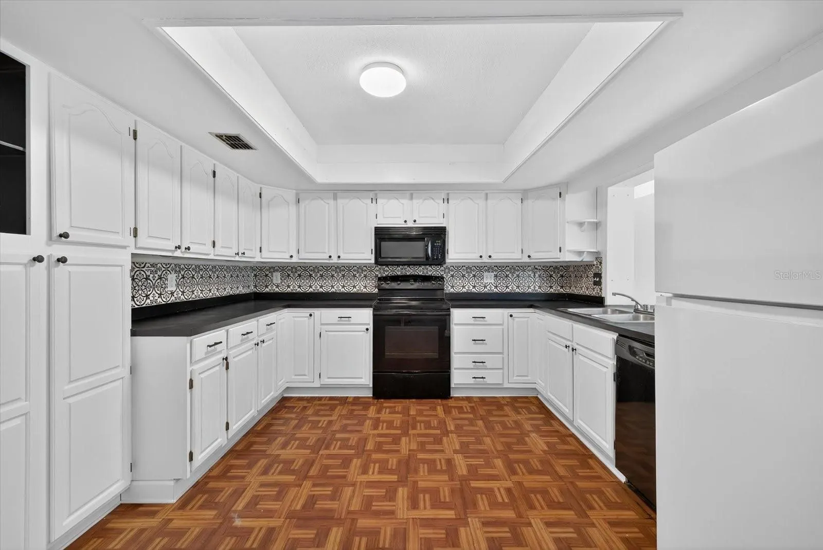 215 EDGEWATER DR