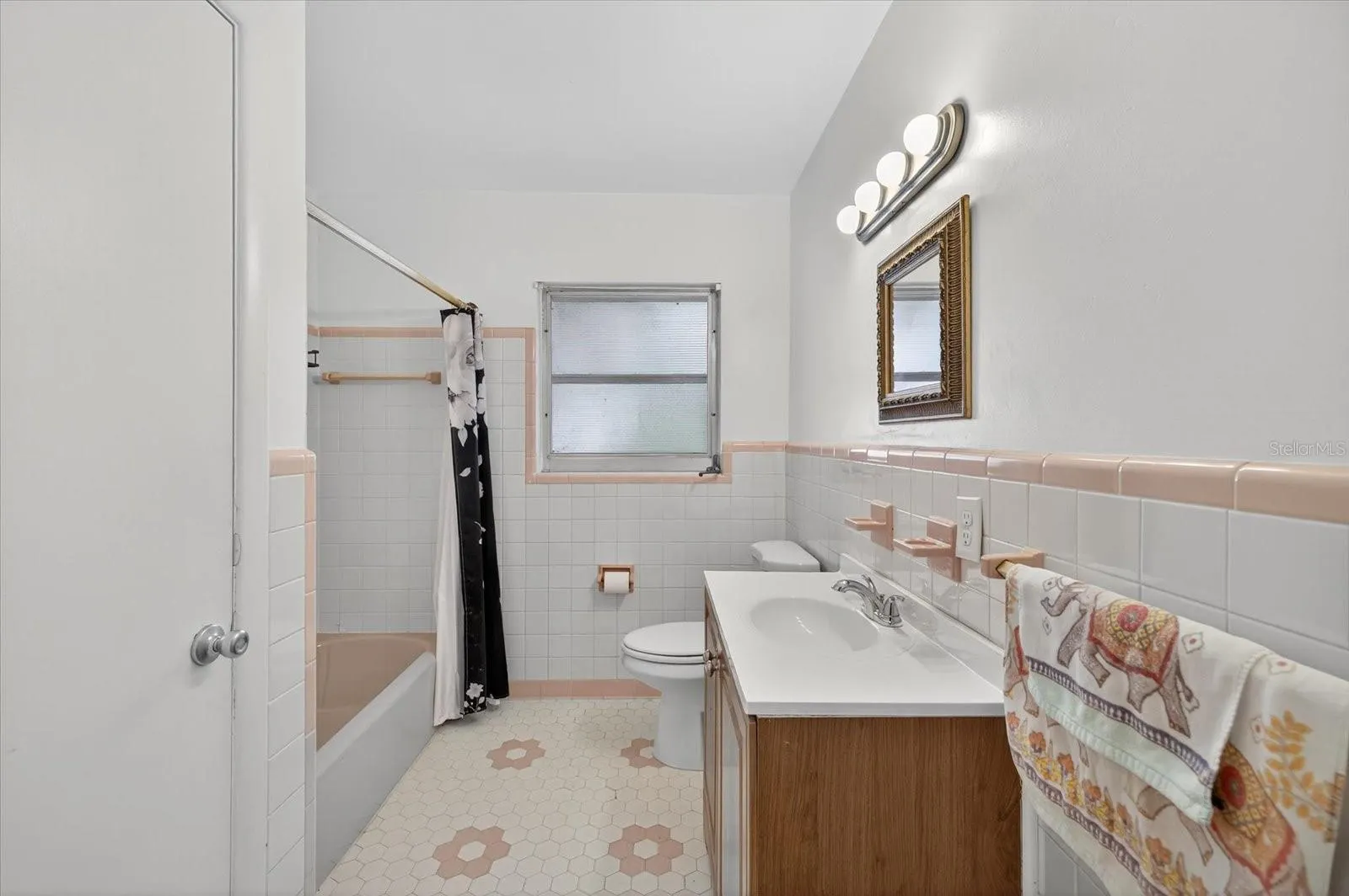 215 EDGEWATER DR
