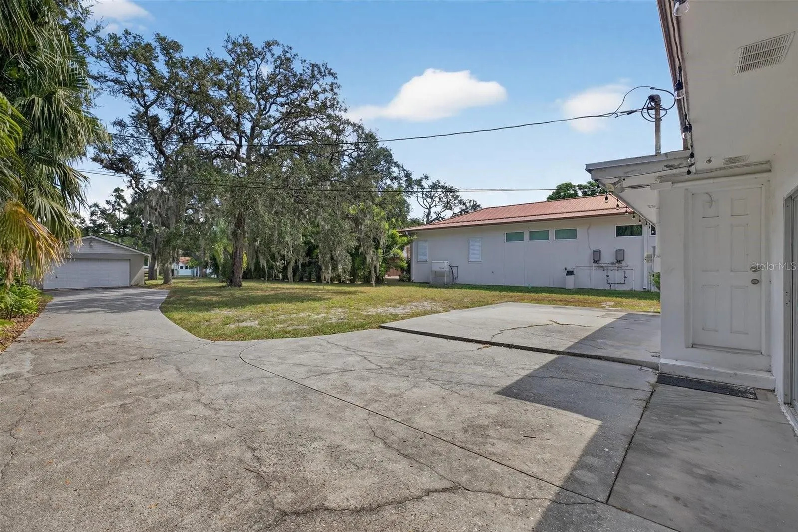 215 EDGEWATER DR