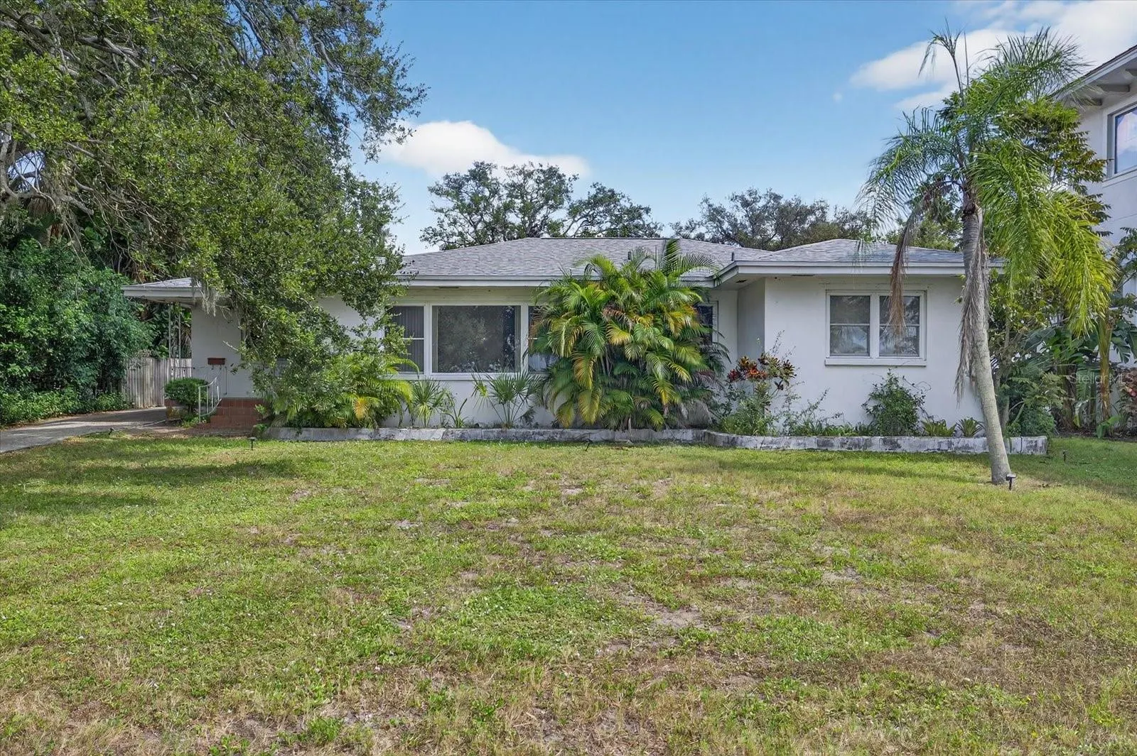 215 EDGEWATER DR