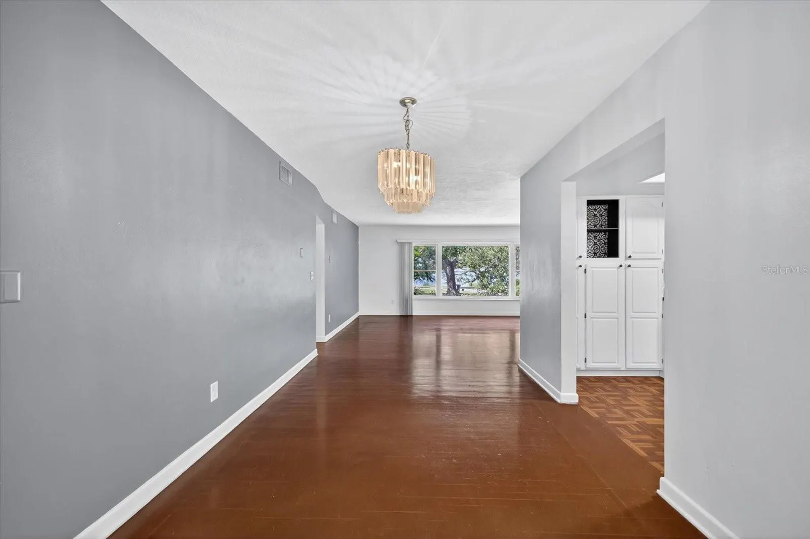 215 EDGEWATER DR