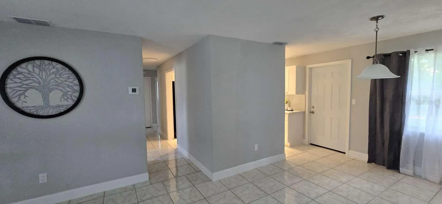 1102 W 11TH ST