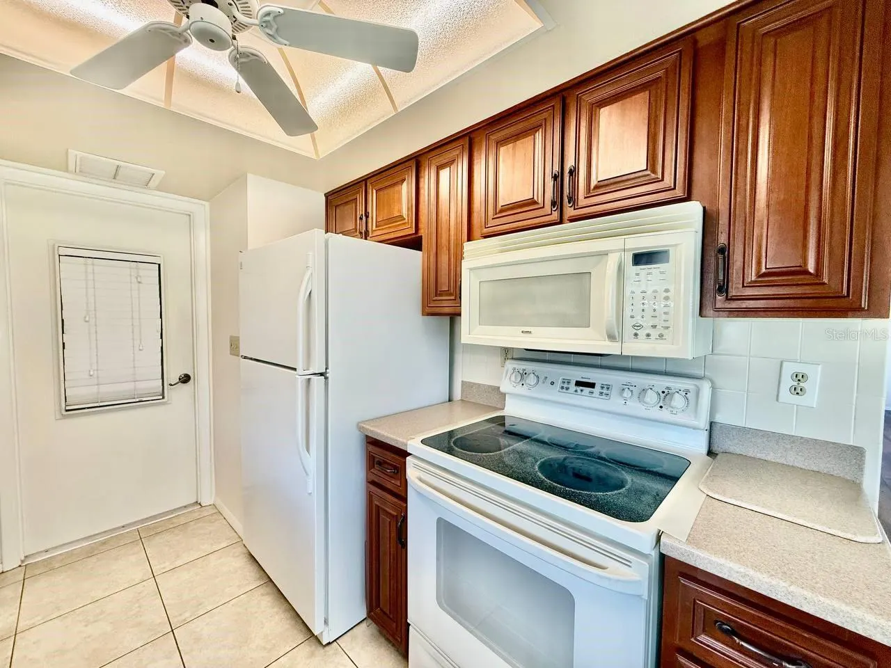 940 ROSEWOOD LN
