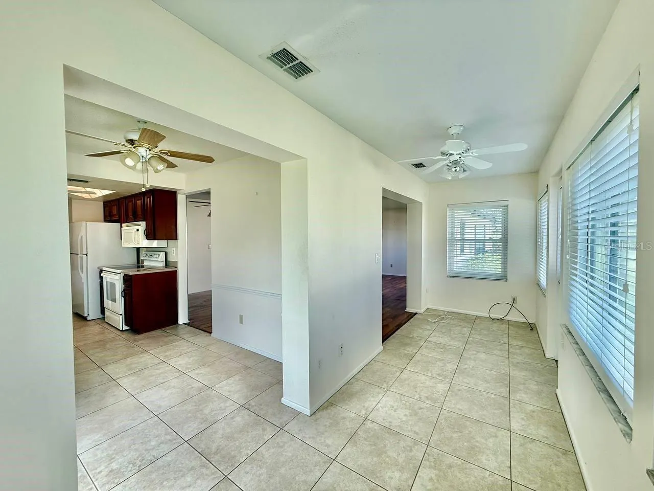 940 ROSEWOOD LN