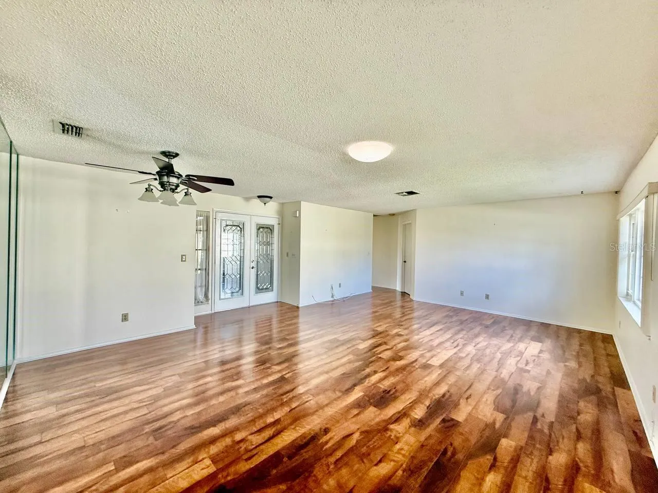 940 ROSEWOOD LN