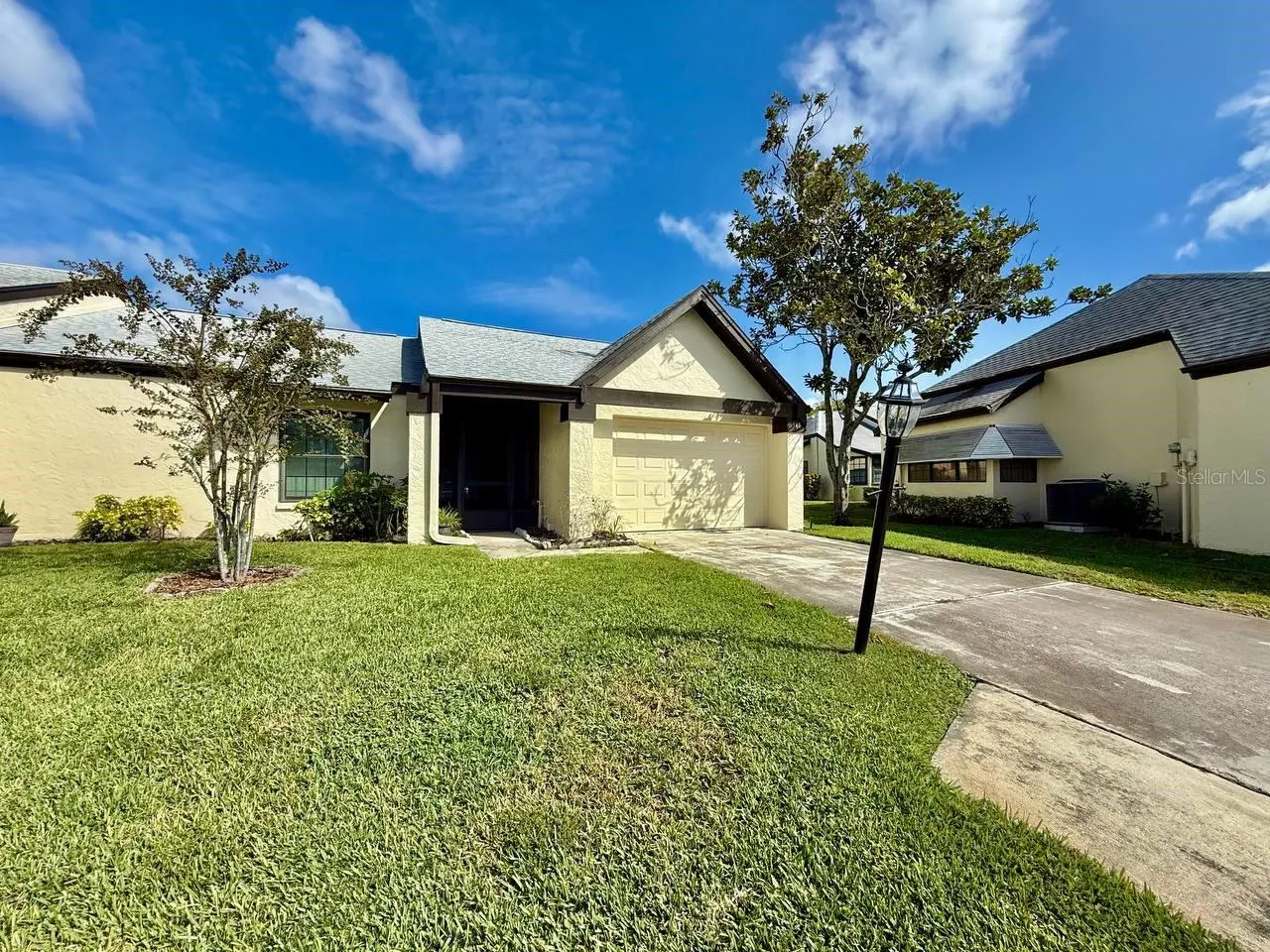 940 ROSEWOOD LN