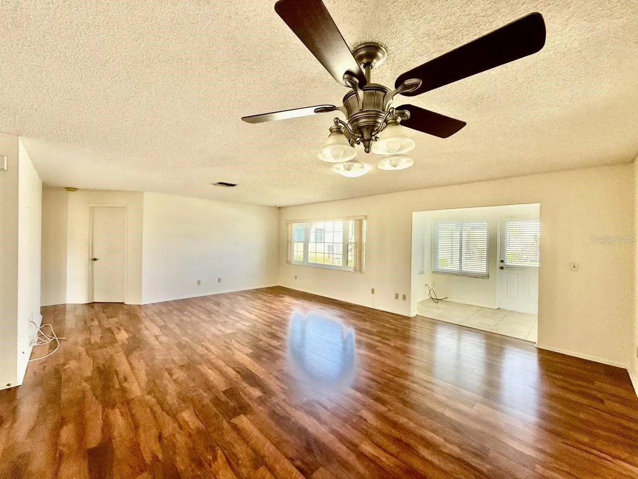 940 ROSEWOOD LN
