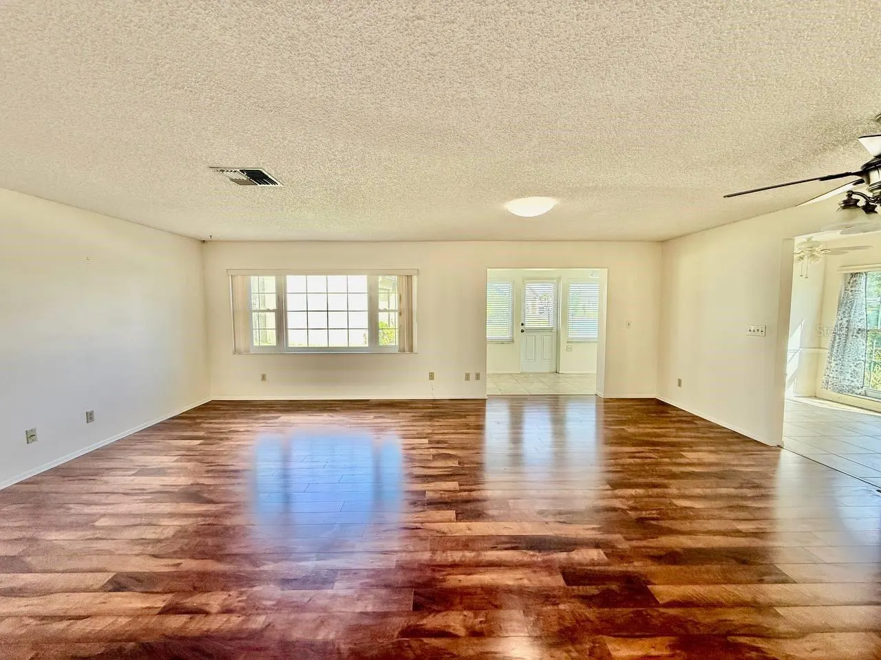 940 ROSEWOOD LN