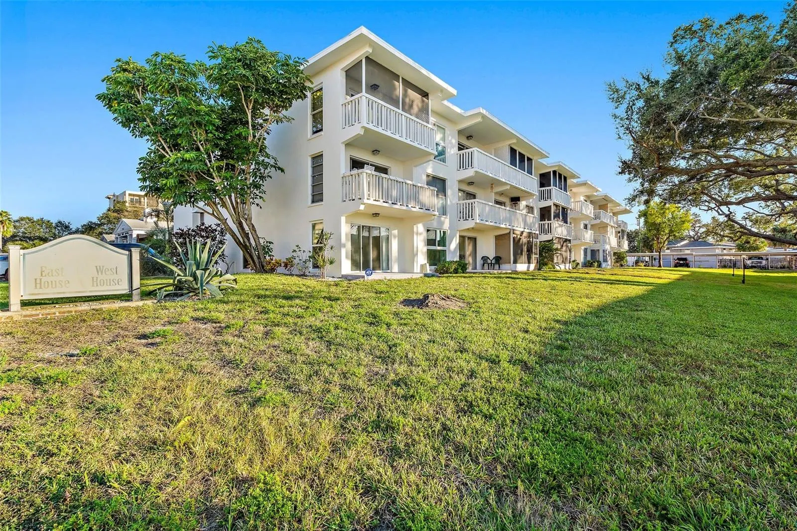 2944 W BAY DR #101, #101